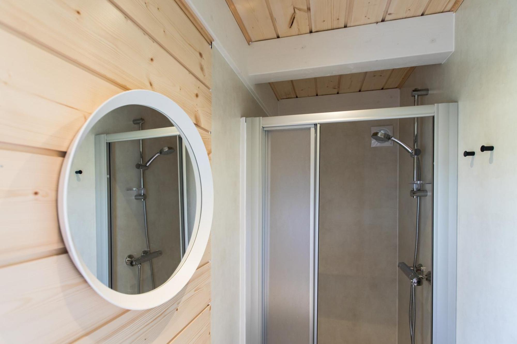 Tiny House - Optioneel Met Hottub Apartment Докьом Екстериор снимка